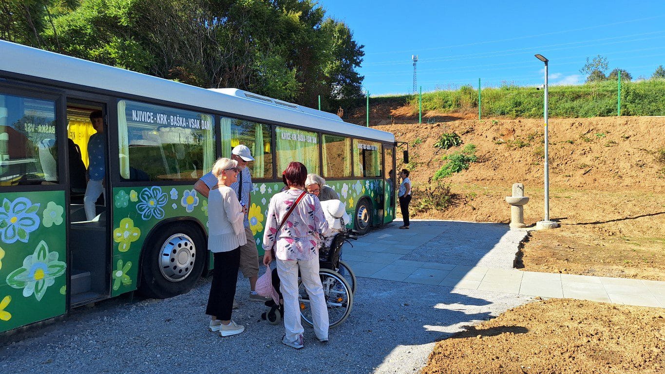 Terapevtski avtobus ob DSO Metlika