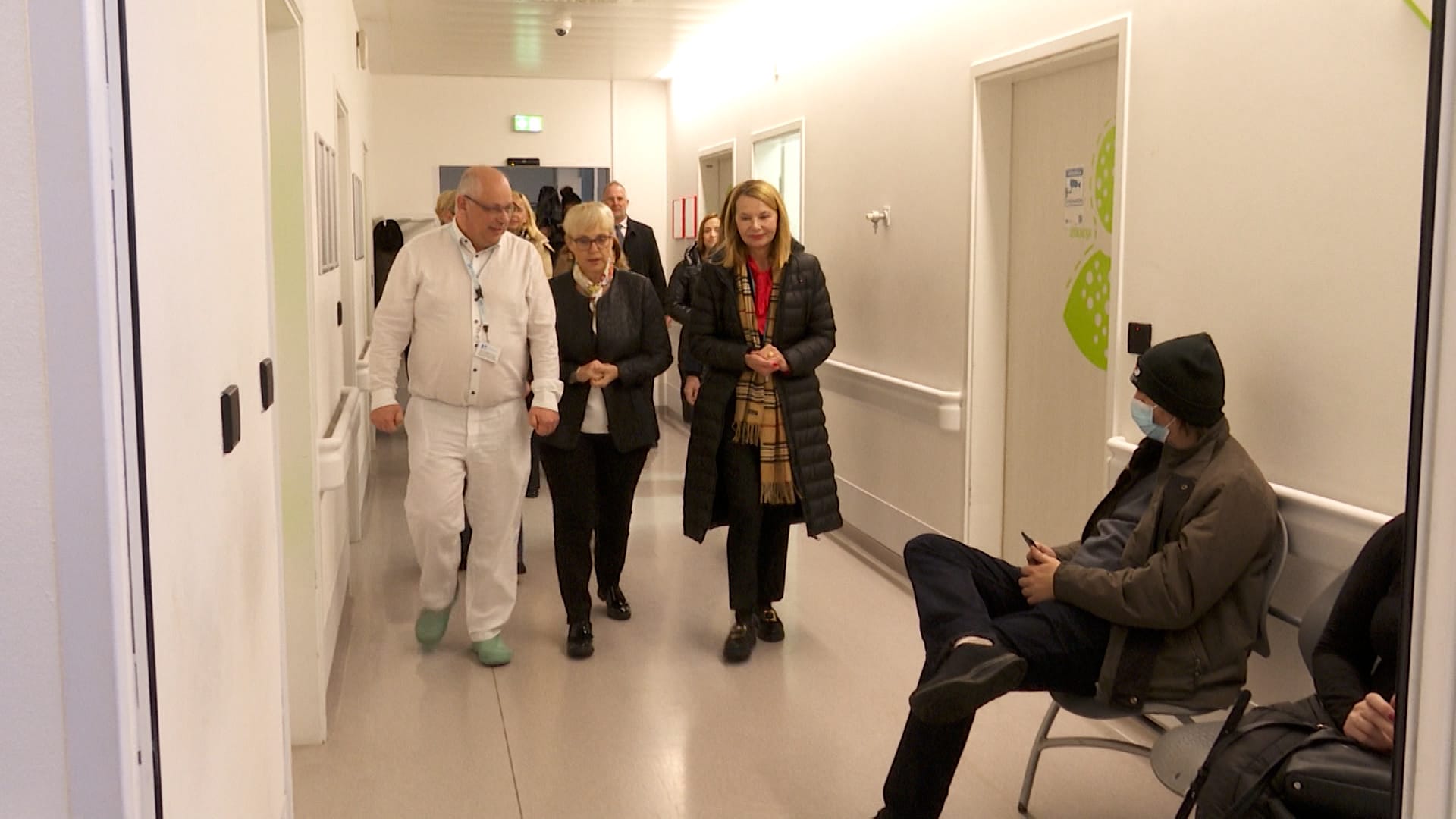Predsednica obiskala zaposlene v dežurnih službah v Novem mestu
