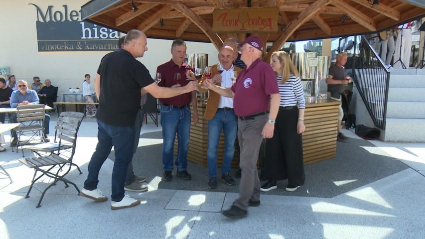 Vinska fontana Izvir cvička vabi