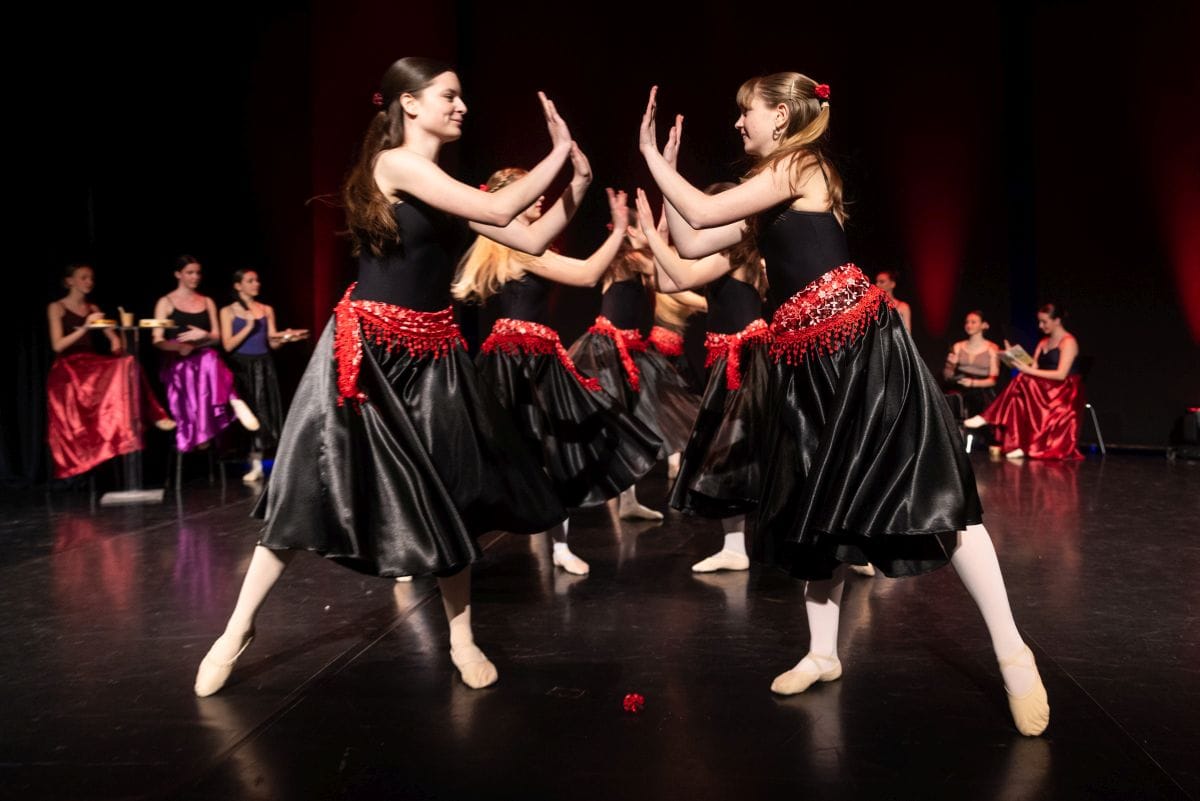 Plesne miniature: Na velikem odru nastopilo 140 plesalcev