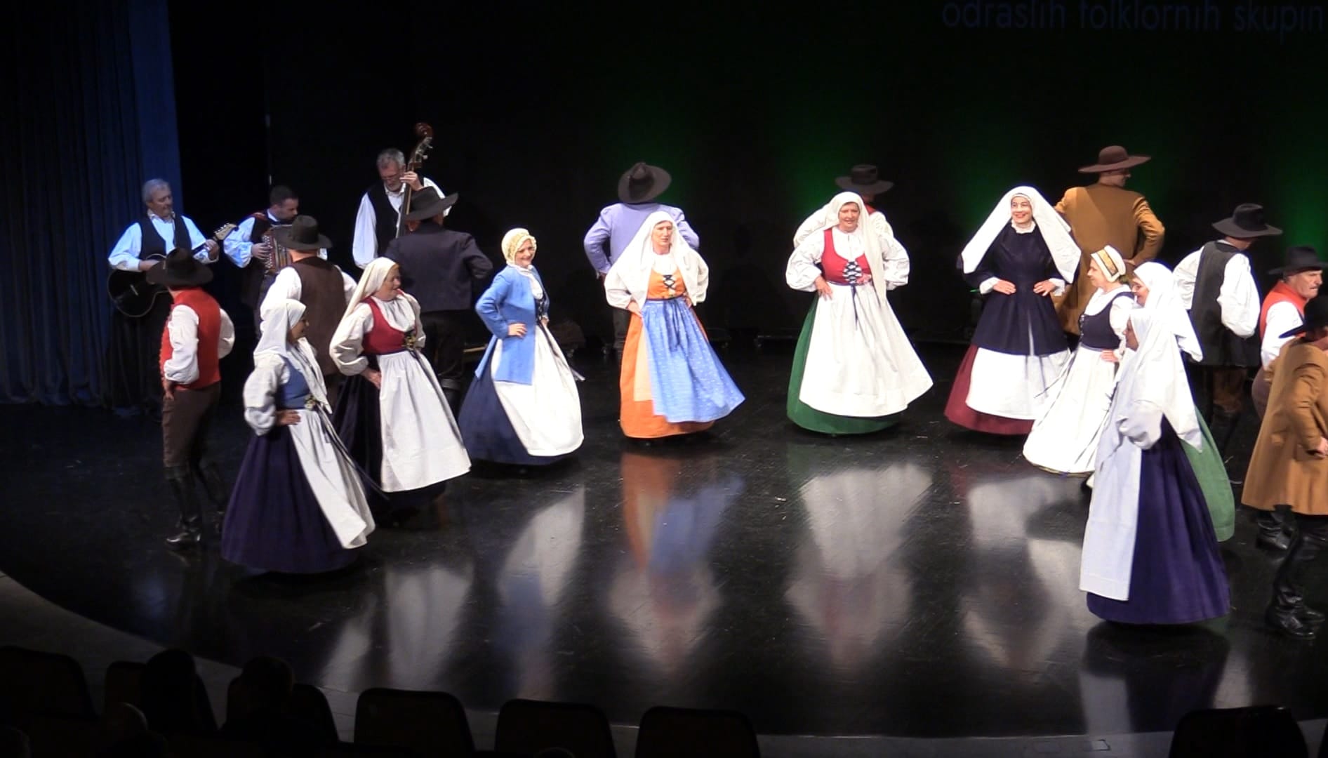 Srečanje odraslih folklornih skupin