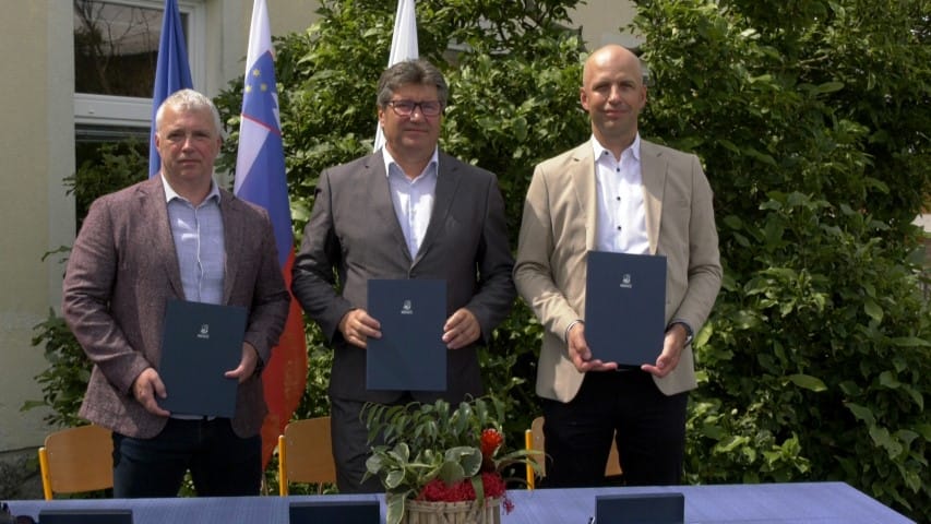 Podpisani pogodbi za gradnjo in opremo nove Osnovne šole Artiče