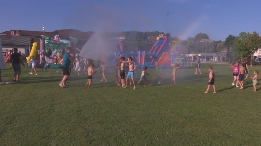 Knobleharjev festival poln smeha in zabave