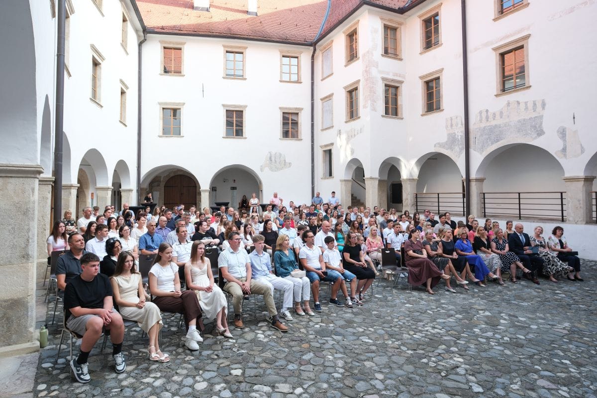 Župan sprejel najuspešnejše učence in dijake mestne občine Krško