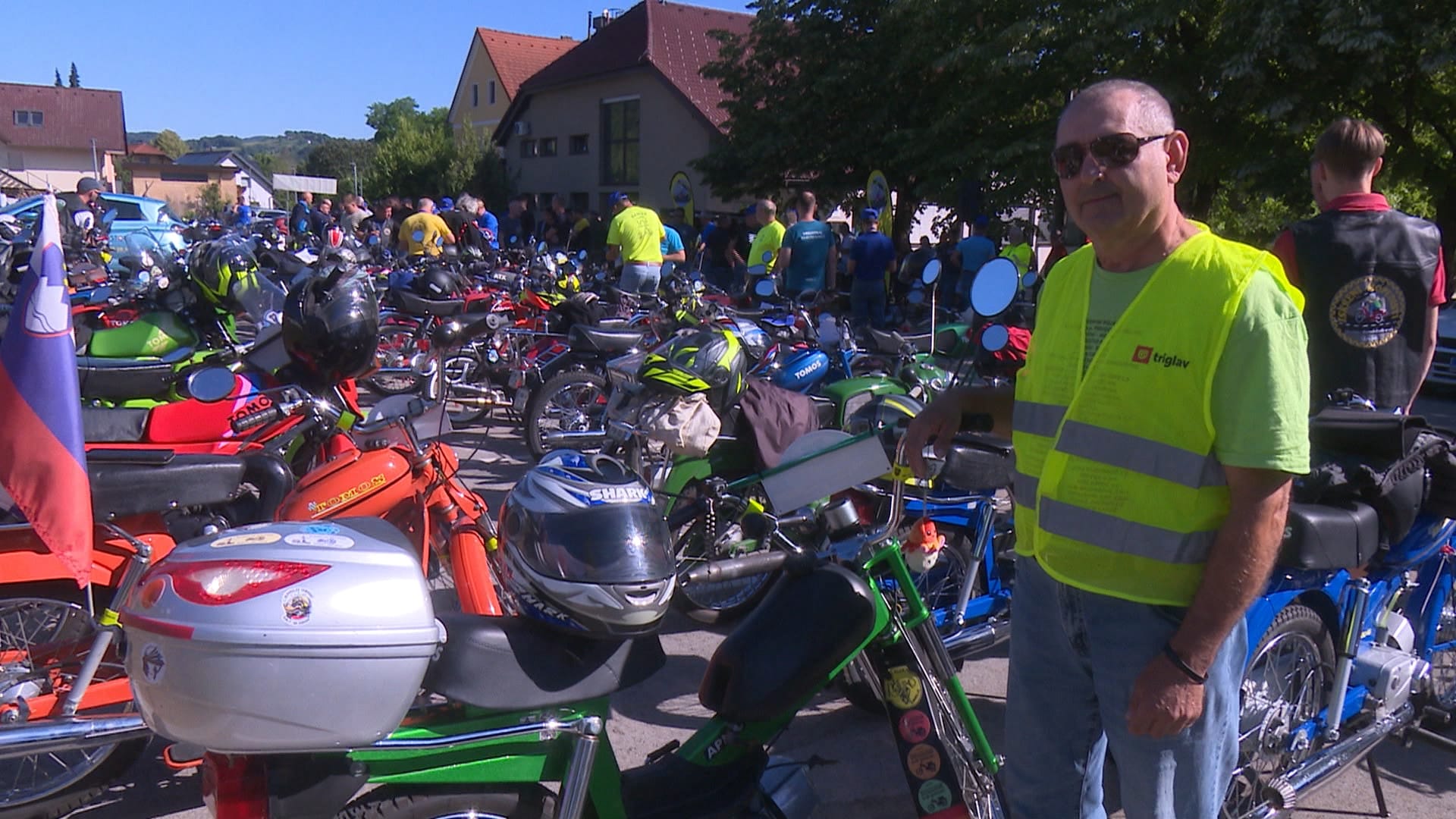 Panoramska vožnja Iskrenih mopedistov in večer penin
