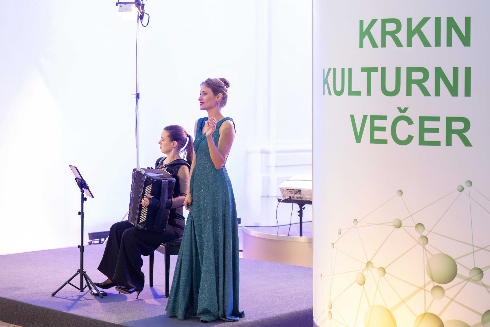 Krkin kulturni večer je združil operno umetnost in virtuoznost na harmoniki