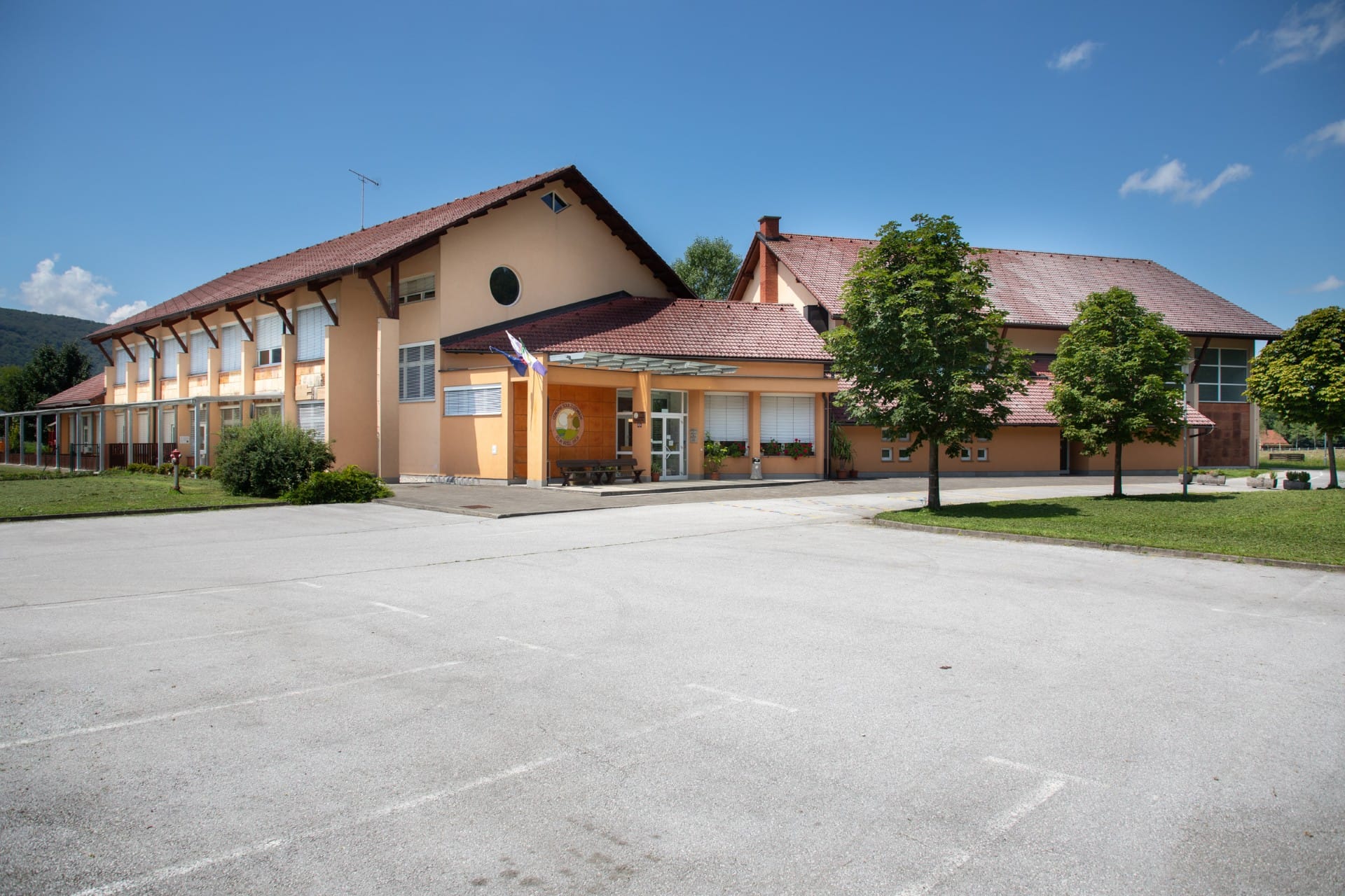 Spremenjen režim dostopa do krajevne knjižnice Dvor