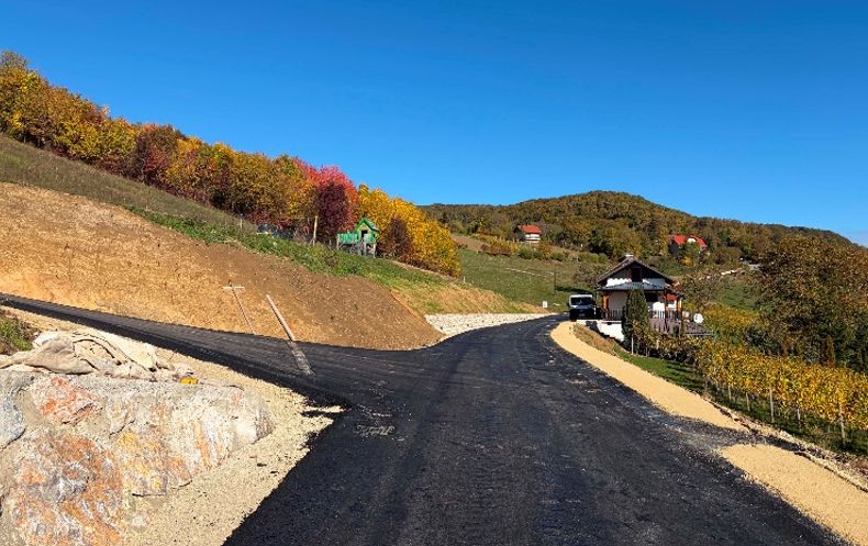Občina Brežice nadaljuje z investicijami v cestno in drugo infrastrukturo po krajevnih skupnostih