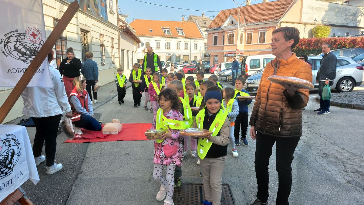 Tudi v Metliki obeležili svetovni dan hrane: Akcija Drobtinica 2026