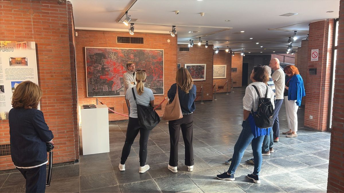 Izmenjava izkušenj v Kragujevcu: kako skupaj z otroki graditi bolj varne in vključujoče izkušnje v digitalnem okolju?